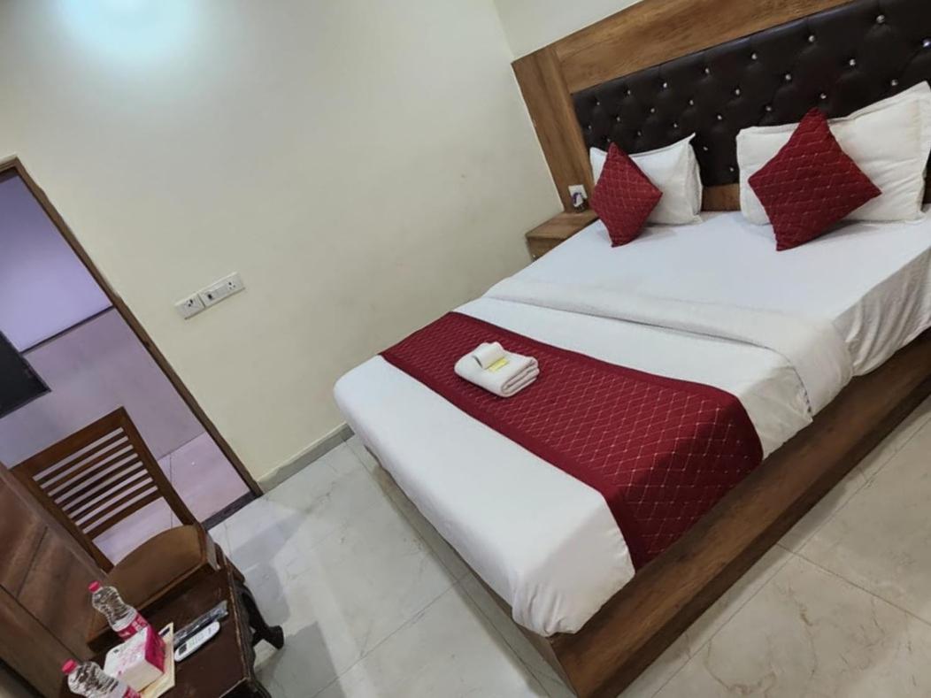 ניו דלהי Hotel Redton מראה חיצוני תמונה